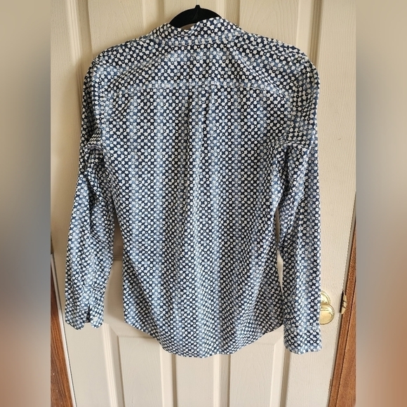 Banana Republic Women's Dillion Blue and White Button down size S. - Picture 3 of 3